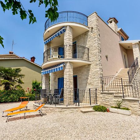 Apartment In Villa Moletto Seaside & Relax - 4 Guests Lovrečica Eksteriør billede
