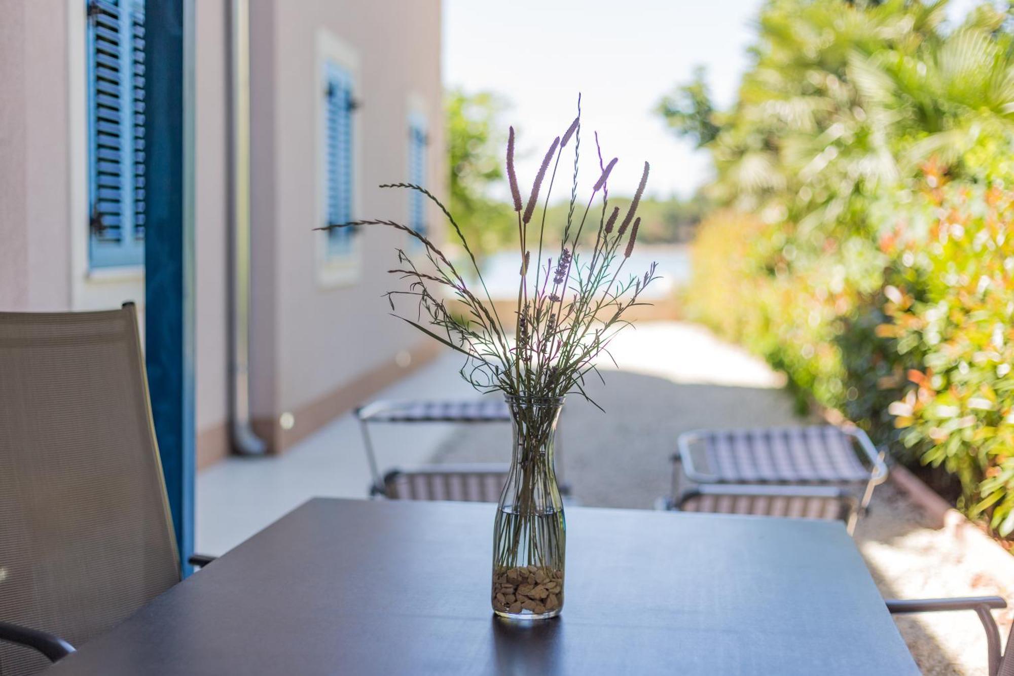 Apartment In Villa Moletto Seaside & Relax - 4 Guests Lovrečica Eksteriør billede