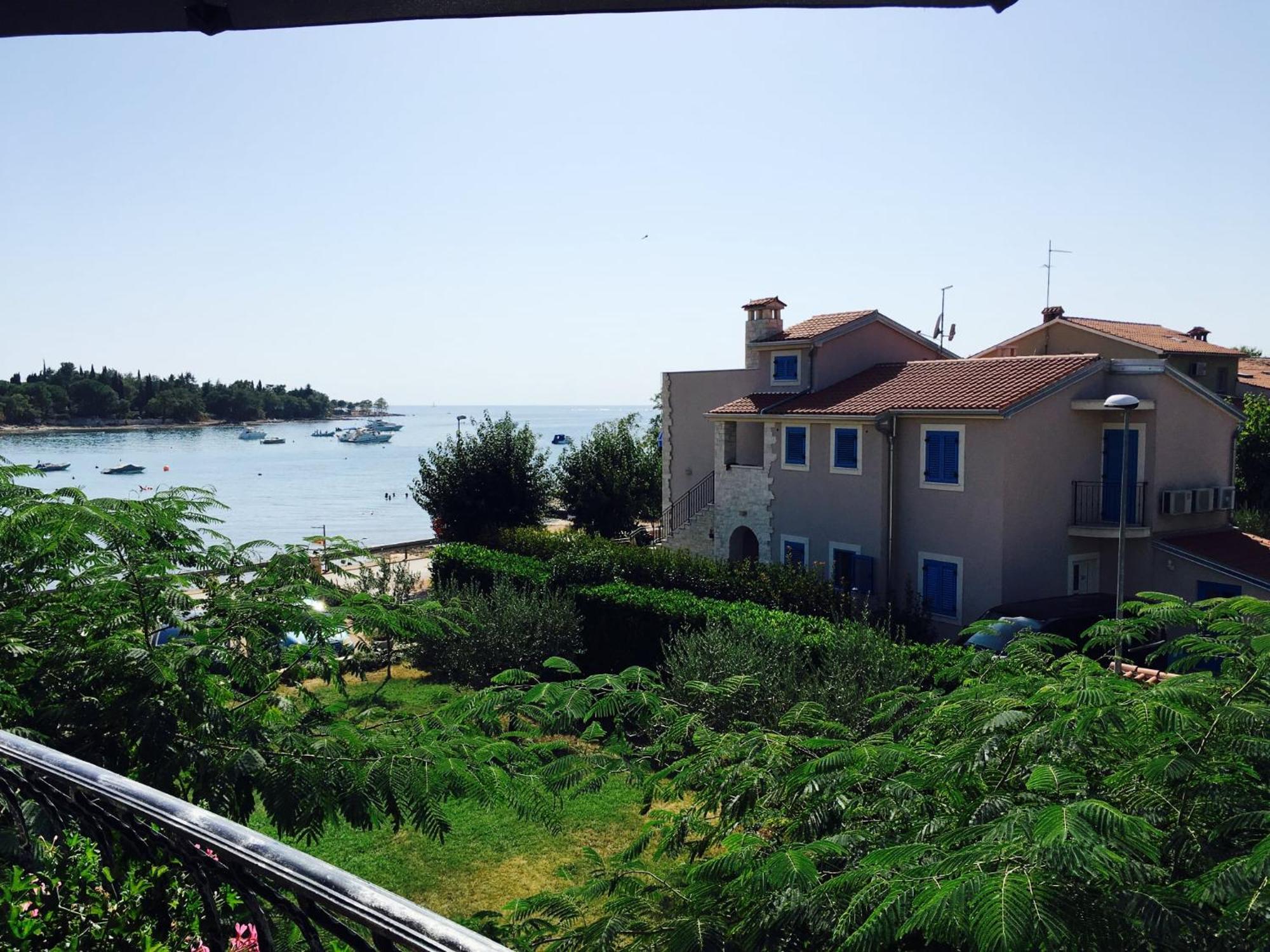 Apartment In Villa Moletto Seaside & Relax - 4 Guests Lovrečica Eksteriør billede