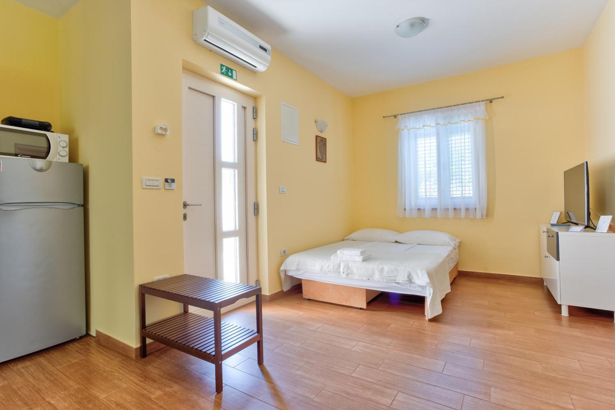 Apartment In Villa Moletto Seaside & Relax - 4 Guests Lovrečica Eksteriør billede