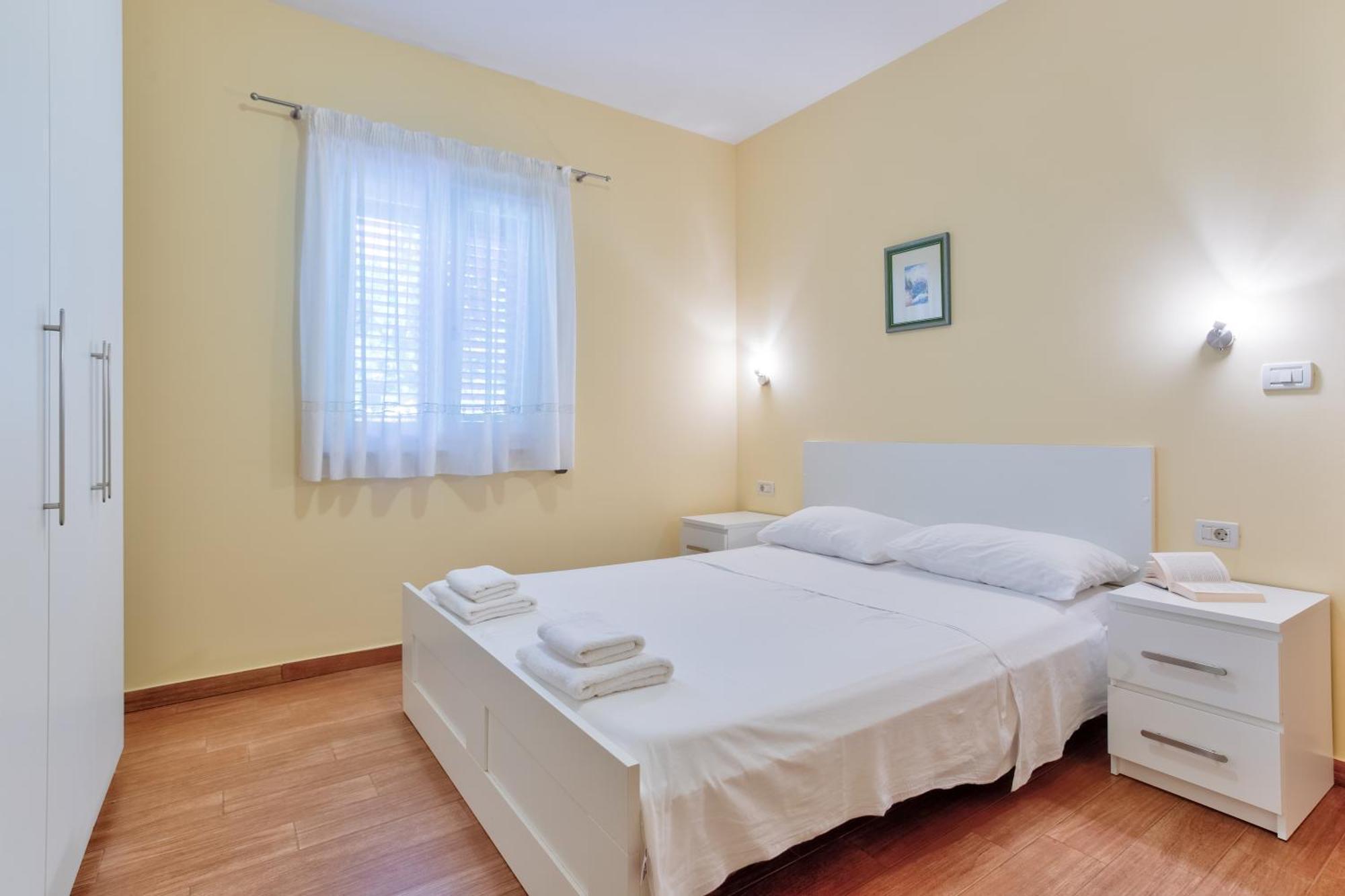 Apartment In Villa Moletto Seaside & Relax - 4 Guests Lovrečica Eksteriør billede