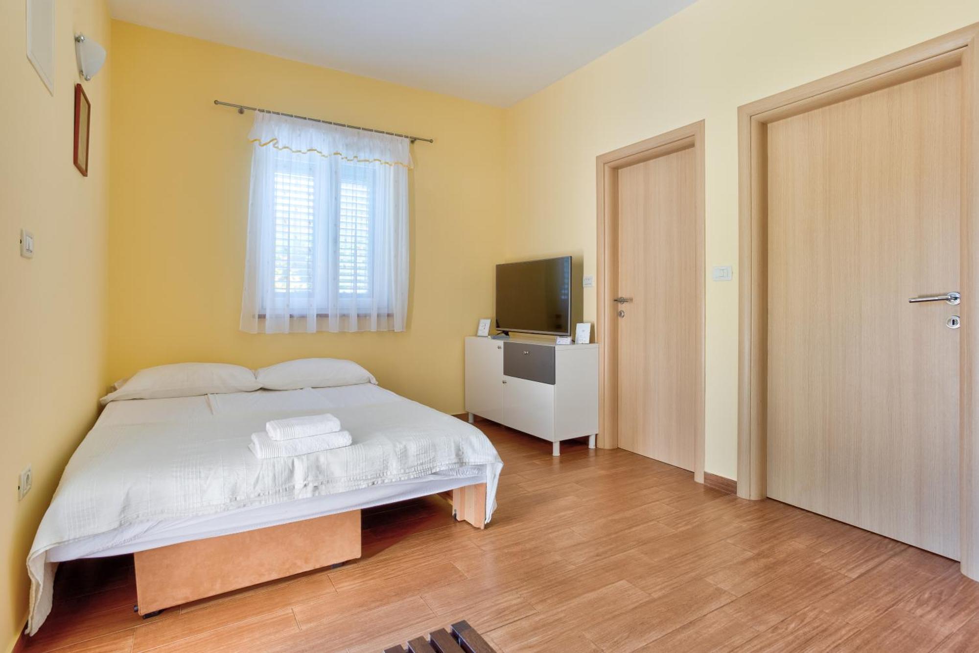 Apartment In Villa Moletto Seaside & Relax - 4 Guests Lovrečica Eksteriør billede