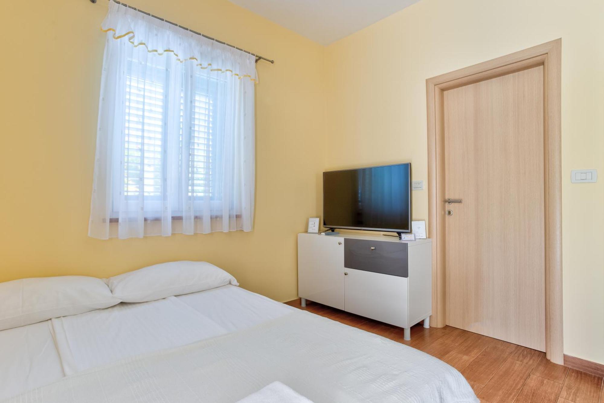 Apartment In Villa Moletto Seaside & Relax - 4 Guests Lovrečica Eksteriør billede