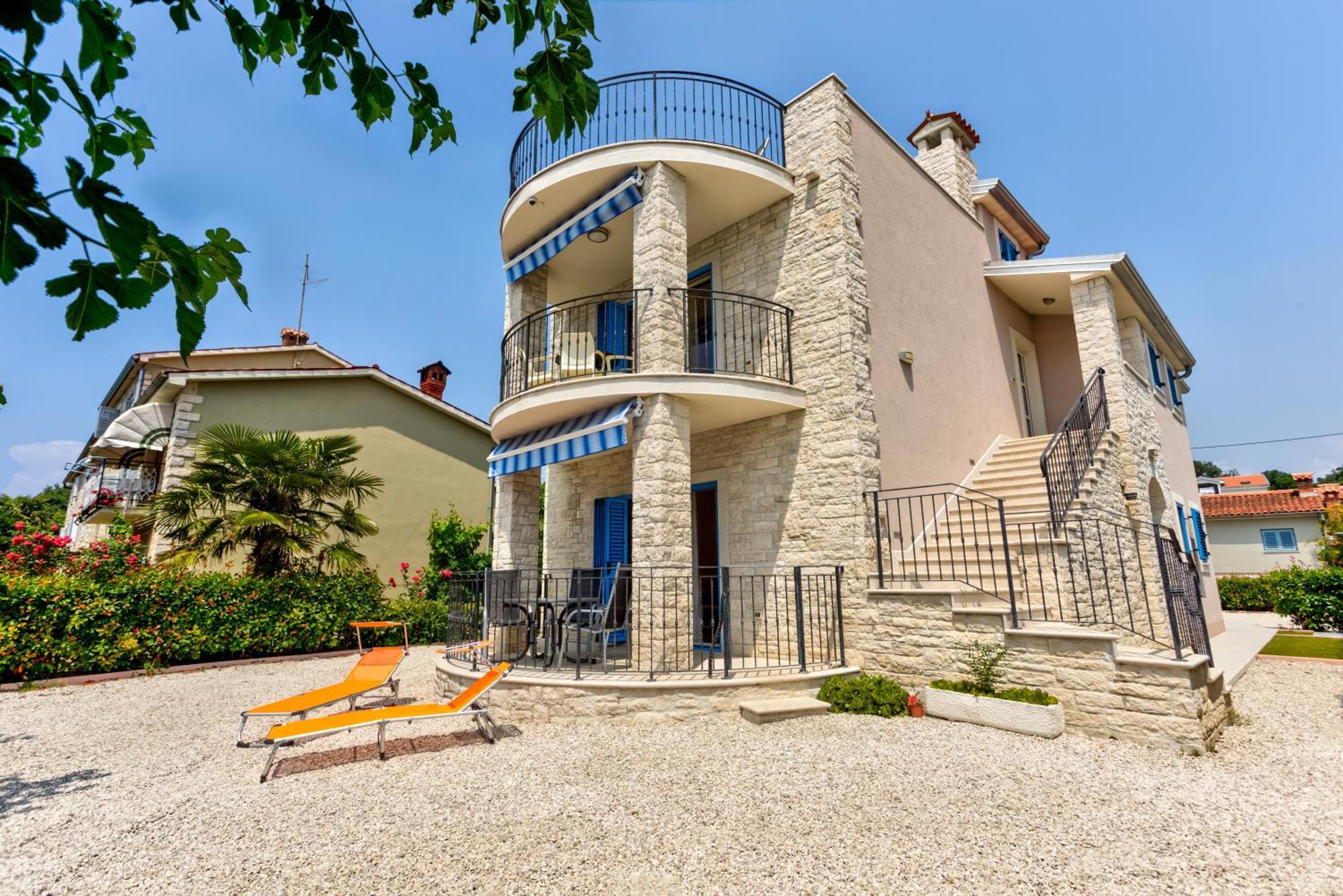 Apartment In Villa Moletto Seaside & Relax - 4 Guests Lovrečica Eksteriør billede