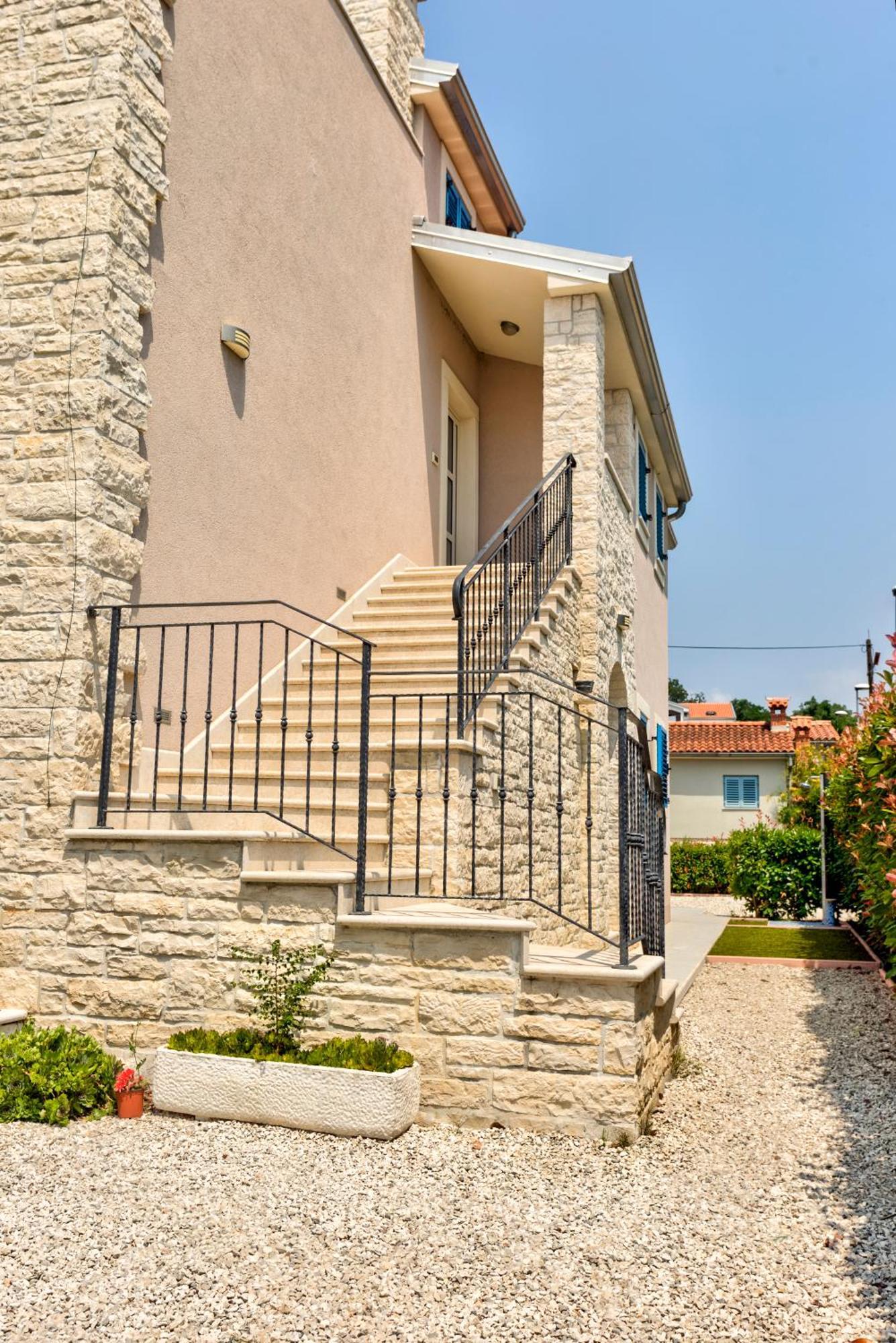 Apartment In Villa Moletto Seaside & Relax - 4 Guests Lovrečica Eksteriør billede